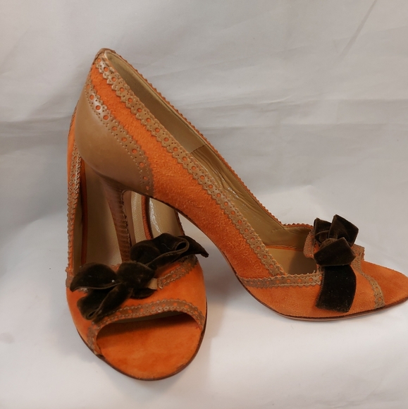 Vintage Valentino pip toe Tan suede heels shoes